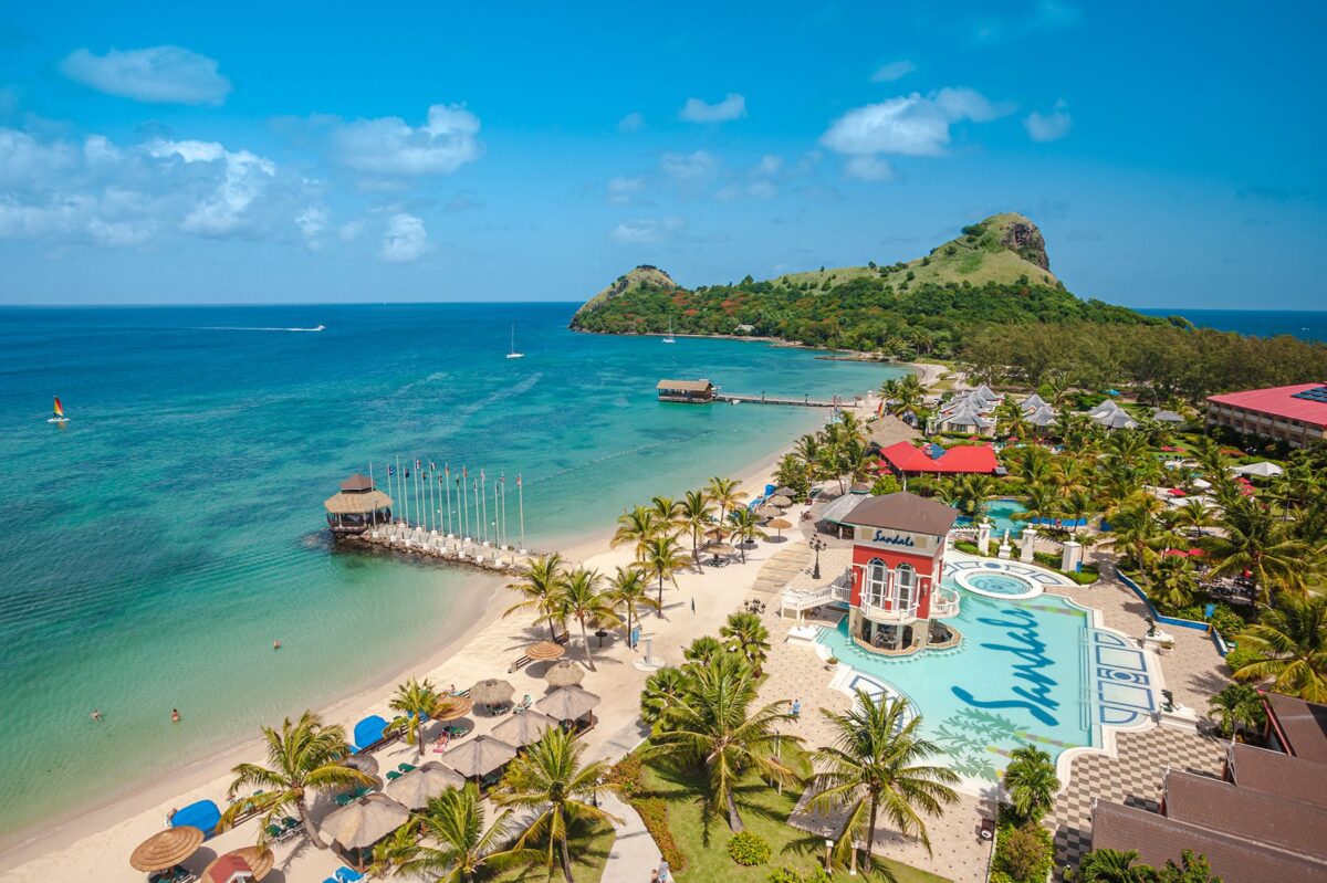 Sandals Grande St Lucian – overwater bungalows con piso de vidrio y los Pitons UNESCO