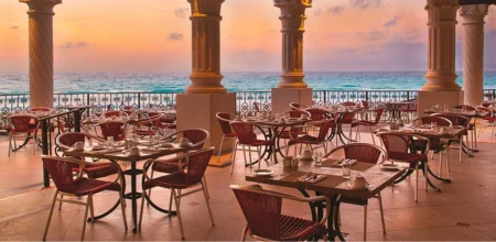 Hyatt Zilara Cancún – Buffet Principal con estaciones en vivo