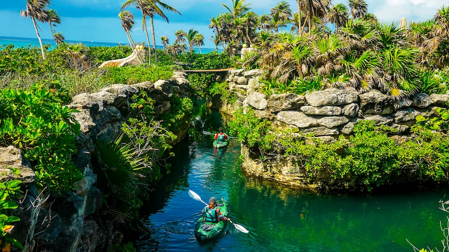 Xcaret Arte – jardines y arquitectura de la reserva natural