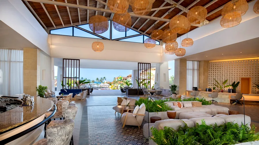 Dreams Playa Esmeralda – Public Square centro del complejo Secrets y Dreams