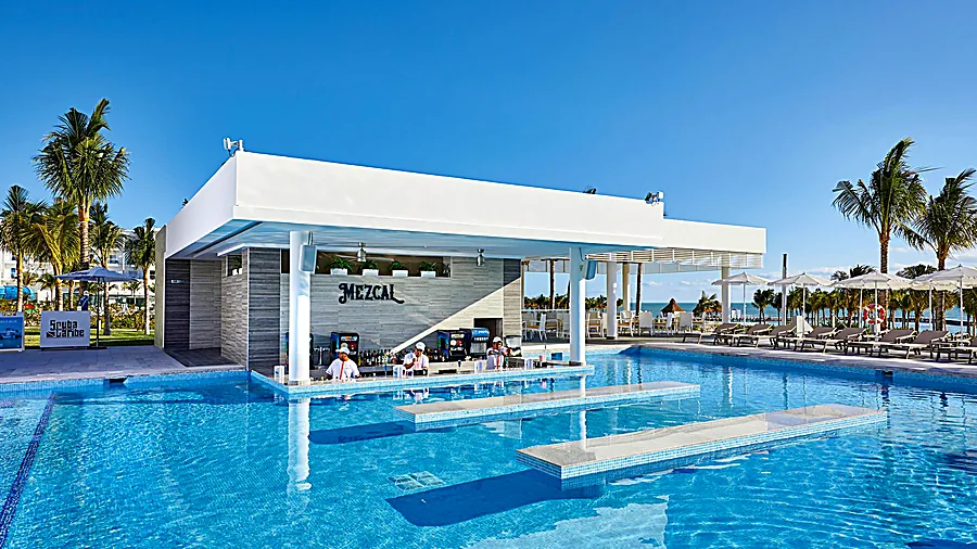 Riu Palace Costa Mujeres – piscinas y playa tranquila de Costa Mujeres