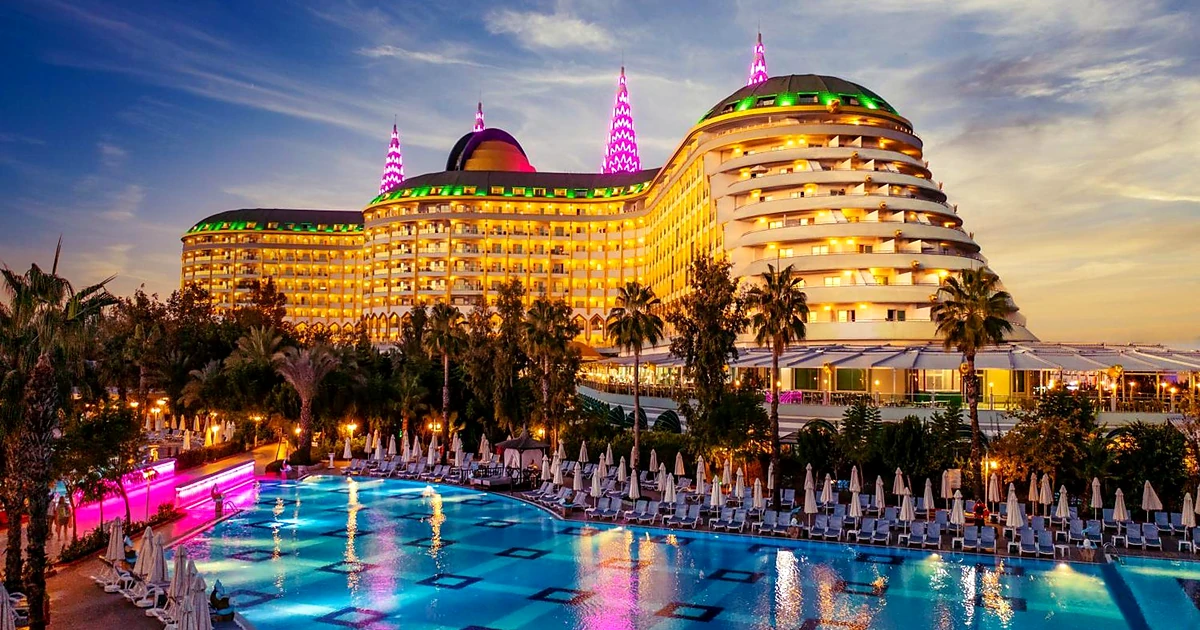 Delphin Imperial Antalya – arquitectura Art Déco y parque acuático