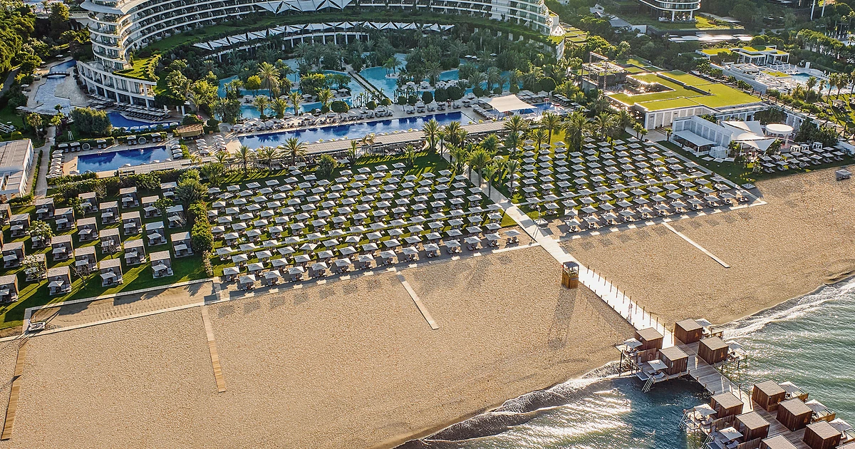 Maxx Royal Belek Golf Resort – campo de golf Montgomerie y suites con jacuzzi
