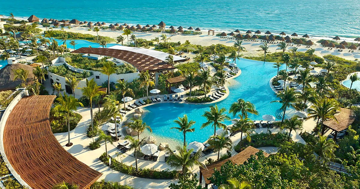 Secrets Playa Blanca Costa Mujeres – piscina infinita frente al mar