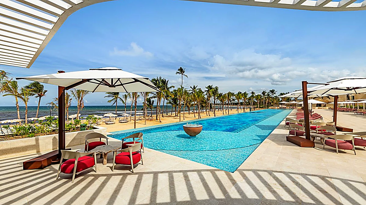 W Punta Cana – Wet Deck piscina infinity frente al Atlántico