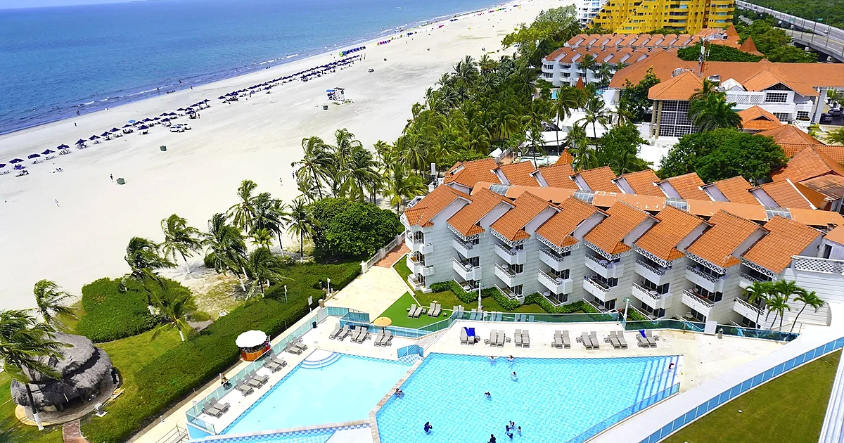 Las Américas Torre del Mar Cartagena – piscinas frente a la playa en La Boquilla