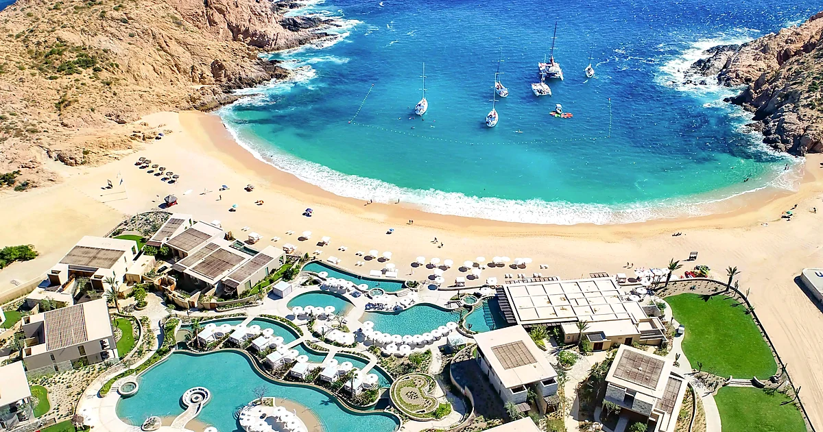 Montage Los Cabos – arquitectura de piedra volcánica y jardines frente al mar