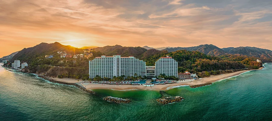 Hilton Vallarta Riviera: la Playa Que Parece Alberca (y su Único Gran Defecto) — Reseña 2026