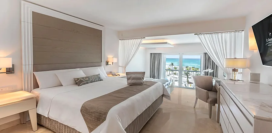Royale Honeymoon Suite Oceanfront King
