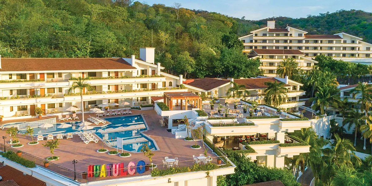 Park Royal Huatulco managed by Accor – Coco Bar junto a la alberca panorámica en Tangolunda