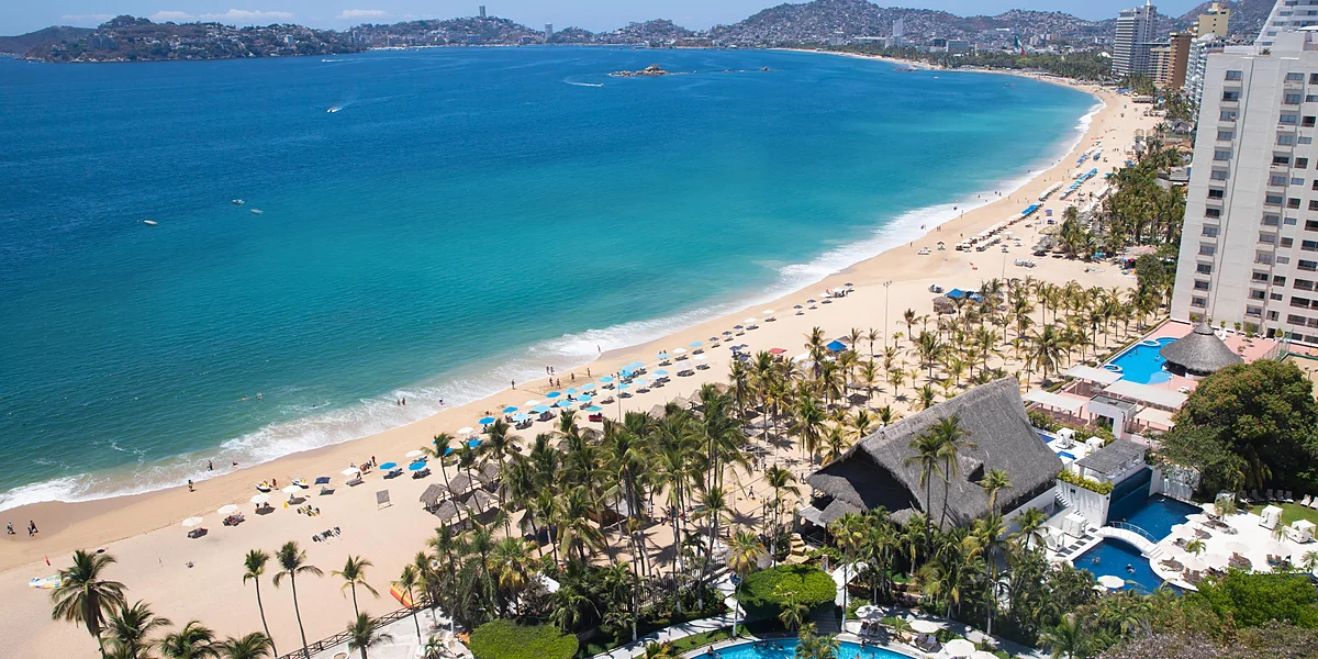 Emporio Acapulco – Alberca Infinity sobre la Costera Miguel Alemán