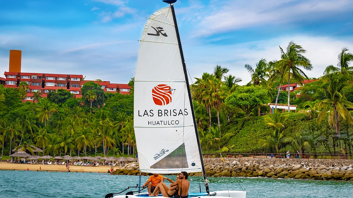 Las Brisas Huatulco – kayak y vela en Playa Ventura