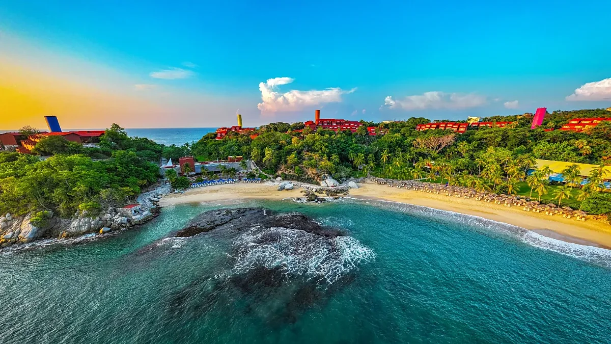 Las Brisas Huatulco – una de las 4 playas privadas de la propiedad