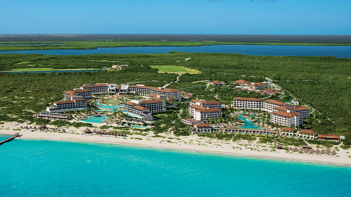 Secrets Playa Mujeres – access to Dreams Playa Mujeres