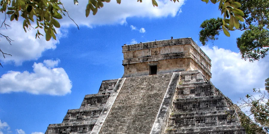 Chichén Itzá con cenote — excursión cerca de la Riviera Maya