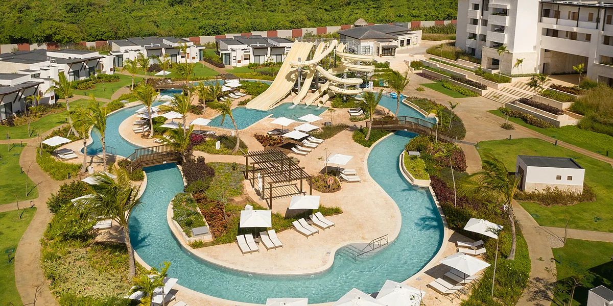 Dreams Macao Beach Punta Cana – parque acuático con toboganes y río lento cerca de la playa de Macao
