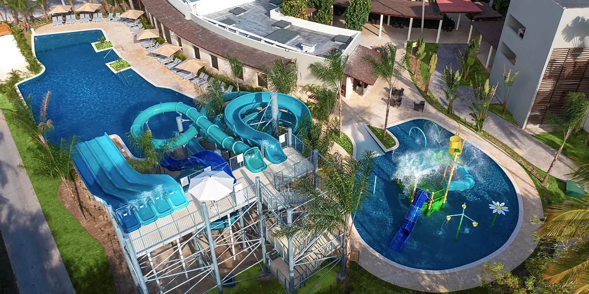 Dreams Royal Beach Punta Cana – parque acuático con siete toboganes frente a la playa de Bávaro