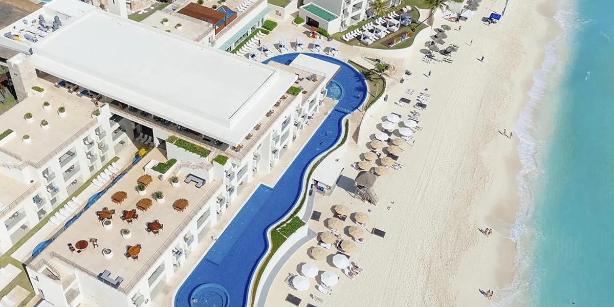 Emporio Cancún – hotel con plan todo incluido opcional, playa libre de humo y laguna al fondo