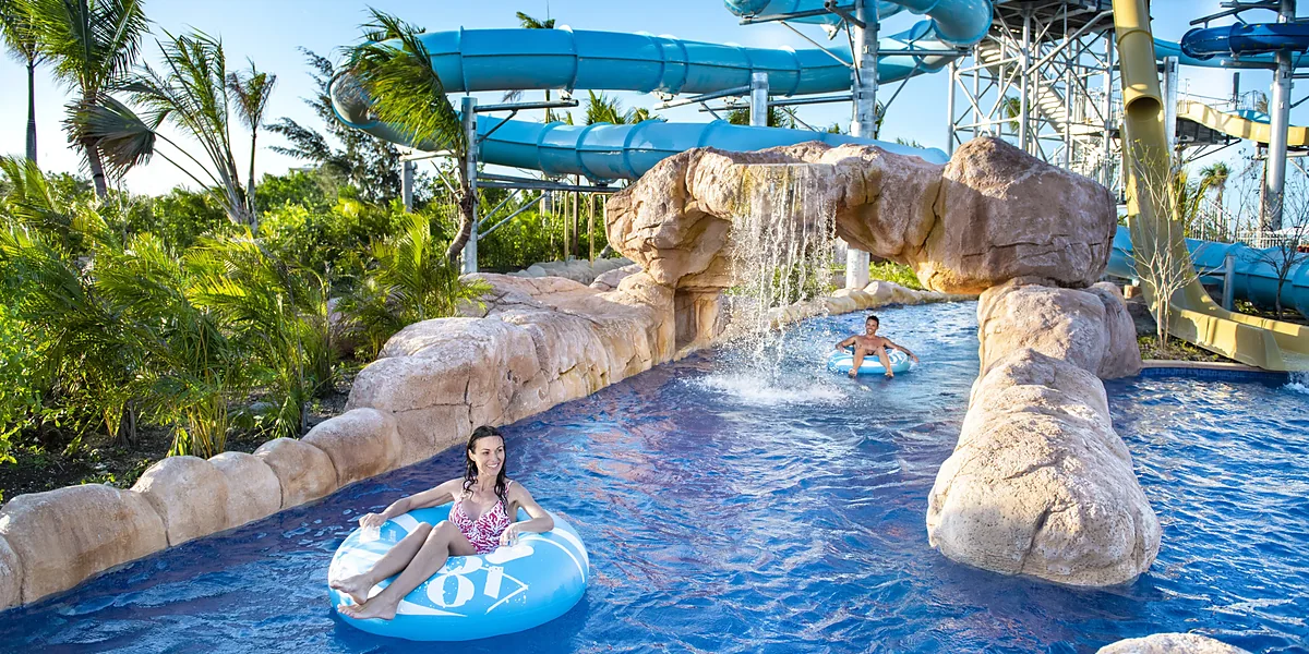 Hyatt Ziva Cap Cana – río lento con gruta y toboganes frente a la playa de Juanillo en Cap Cana