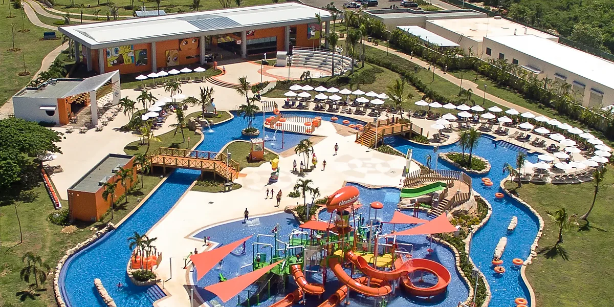Nickelodeon Hotels & Resorts Punta Cana – parque acuático Aqua Nick con toboganes y río lento en Uvero Alto