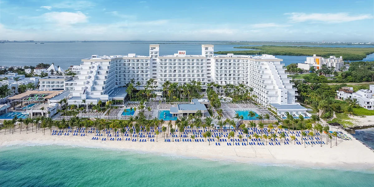 Riu Caribe – resort todo incluido renovado con fiestas RIU Party en la zona hotelera de Cancún