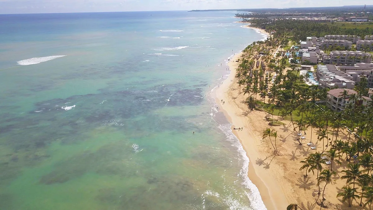 Costa de Uvero Alto, Punta Cana – arena dorada y mar turquesa